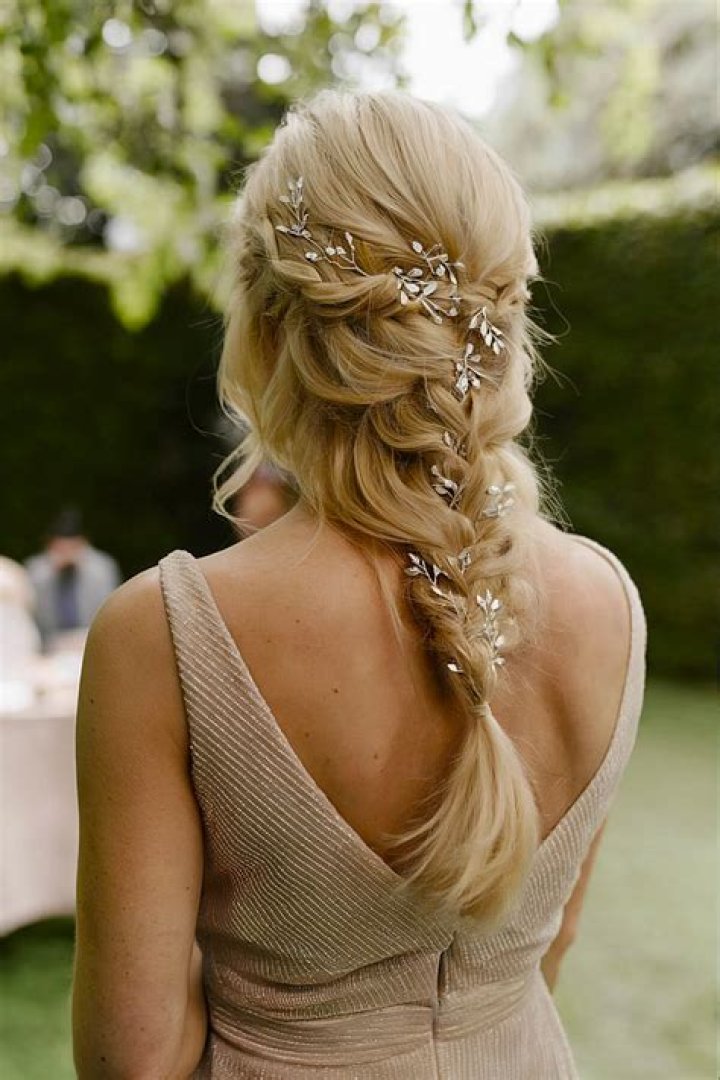 2023's Hottest Wedding Hair Trends To Keep You Looking Timeless