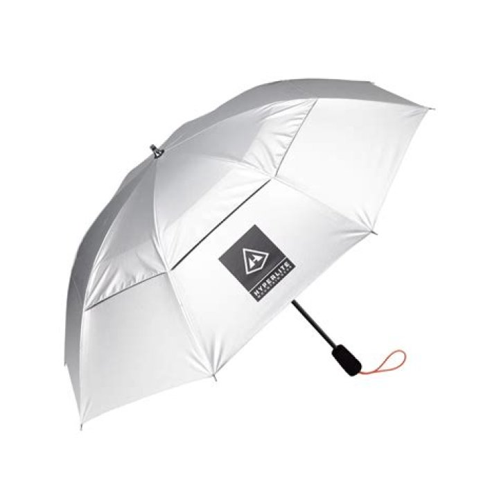 Essential Umbrella Protection By The Pool: A Sunbathing Essential