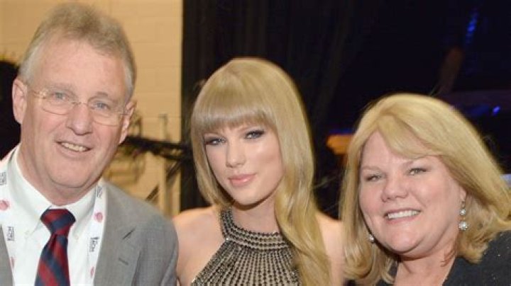 The Truth About Taylor Swift's Parents' Relationship Status